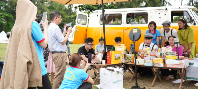 Người Việt chi 32.000 tỷ đồng mua hàng trên Shopee, Lazada, Tiktok, Tiki