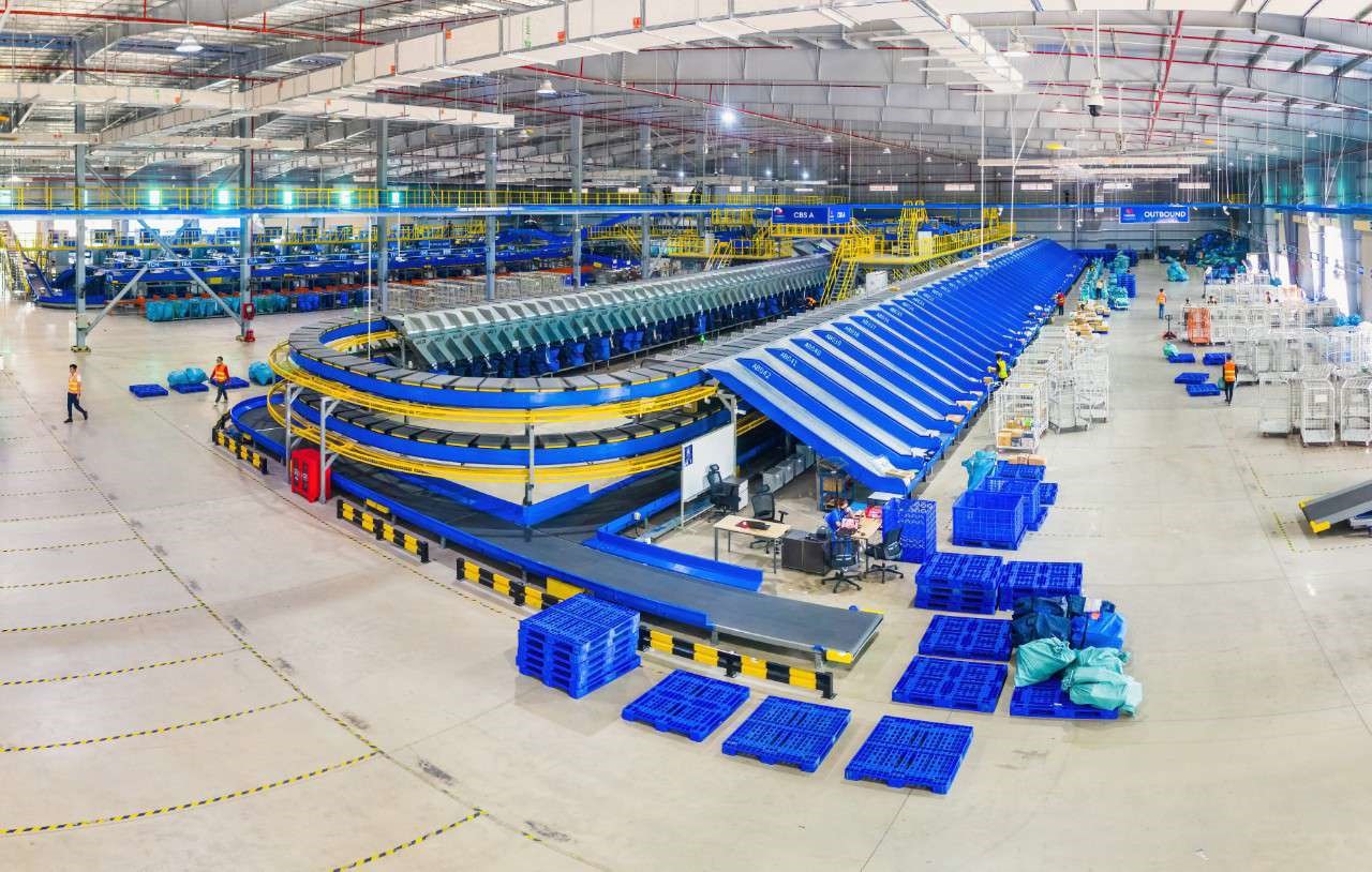 Những hạng mục đầu tư dài hạn vào cơ sở hạ tầng công nghệ - logistics đang ngày càng được nhiều doanh nghiệp TMĐT tập trung đẩy mạnh. Ảnh: Lazada Việt Nam